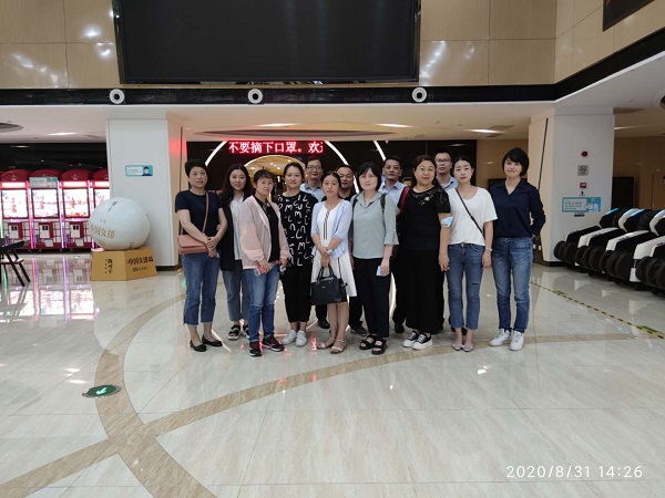 安徽迪威国际地产集团公司机关第一、第二党支部组织寓目爱国主义题材影片《八佰》