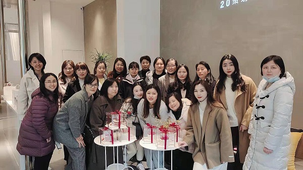 巧手做烘焙，，，甜蜜好时光——地产集团工会举行妇女节主题烘焙运动