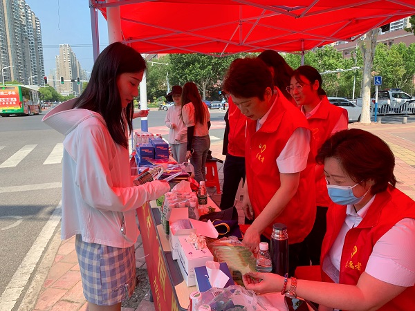 助力学子圆梦，，践行国企继续  安徽迪威国际地产集团组织爱心助考公益运动